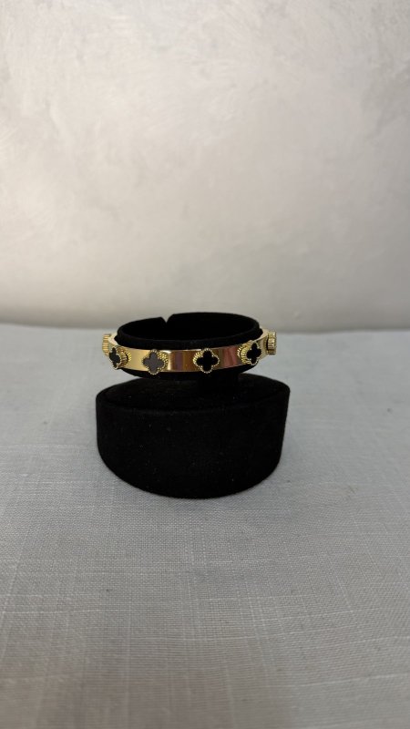 اسوارة فان كليف وردات اسود