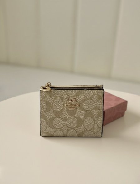 جزدان coach صغير