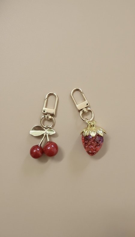 ميدالية كرزة وفراولة